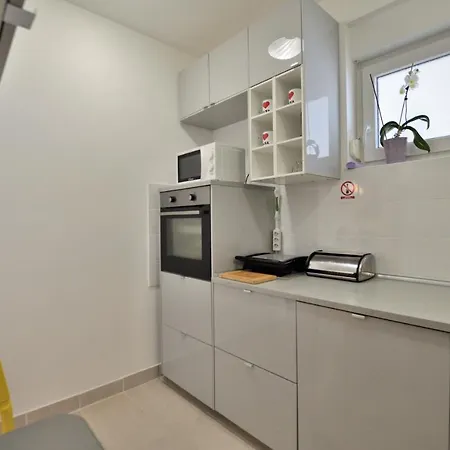 Amadeo Apartment